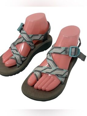 Chaco Z2 Classic Sandals Aztec Print Women’s Size 7 hiking sandals water shoes